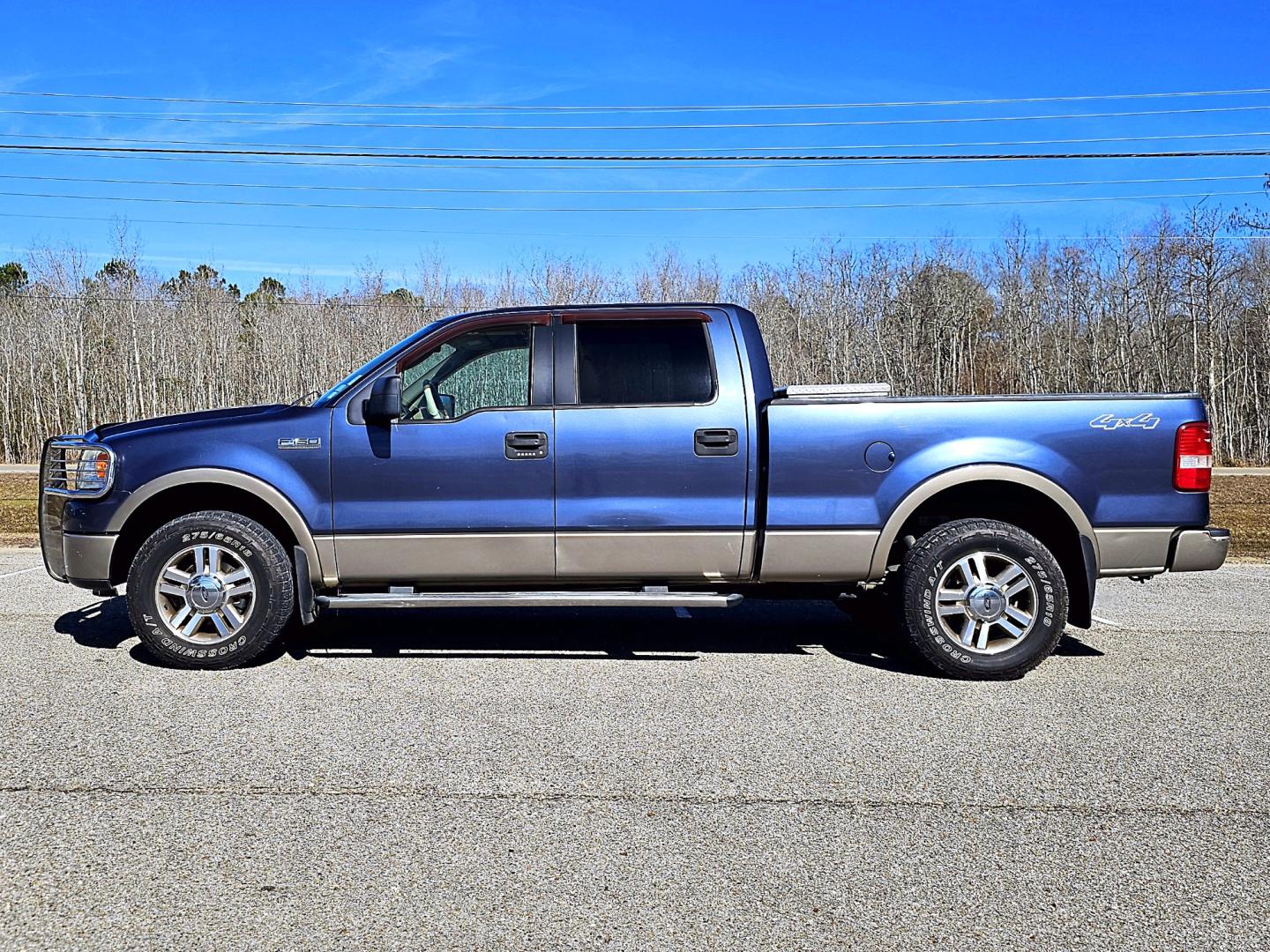 2006 Blue Ford F-150 Lariat SuperCrew (1FTPW14V86F) with an 5.4L V8 SOHC 24V FFV engine, 4-Speed Automatic Overdrive transmission, located at 18001 Kellogg Rd, Saucier, MS, 39574, (228) 832-1441, 39.421459, -76.641457 - Photo#4